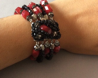 Vintage 1950s - 1960s Red and Black Bead Bracelet