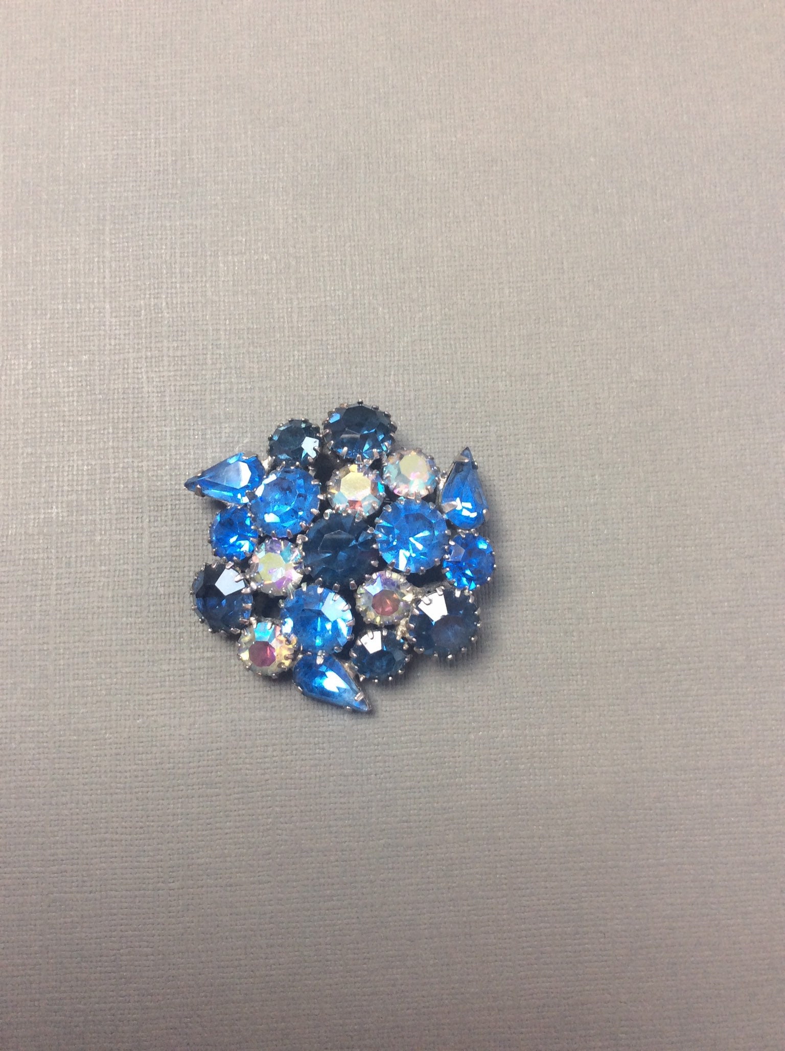 Broche Ancienne Avec Strass Bleu – Années 50 – Occasion Bon état