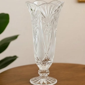 Vintage Cut Crystal Bud Vase – Scalloped Rim & Starburst Pattern | Pedestal Base