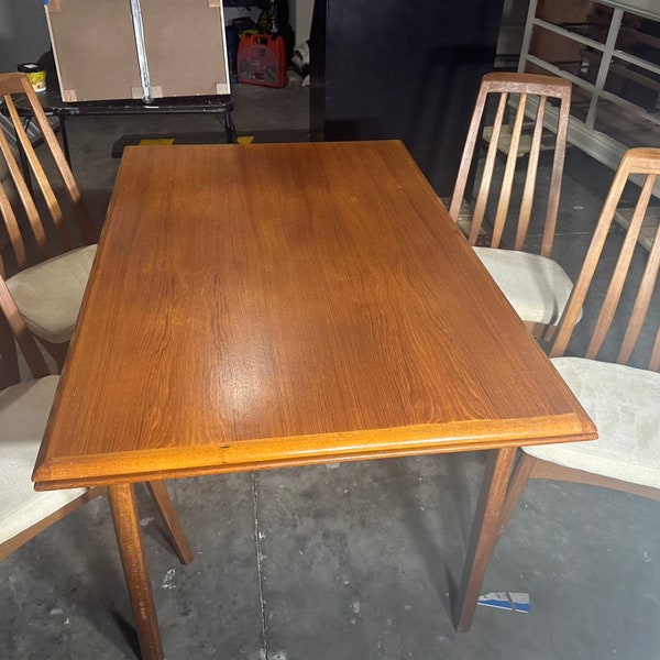 Mid Century Vintage 1960’s Teak Extendable Dining Table