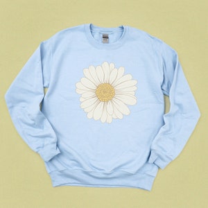 Retro Daisy Flower Sweatshirt: Boho Botanical Spring Crewneck