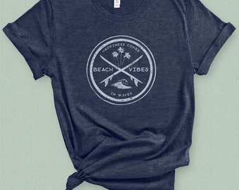 Happiness Comes in Waves Beach Grafik Tee - Retro Surf Style Sommer Urlaub Kleidung