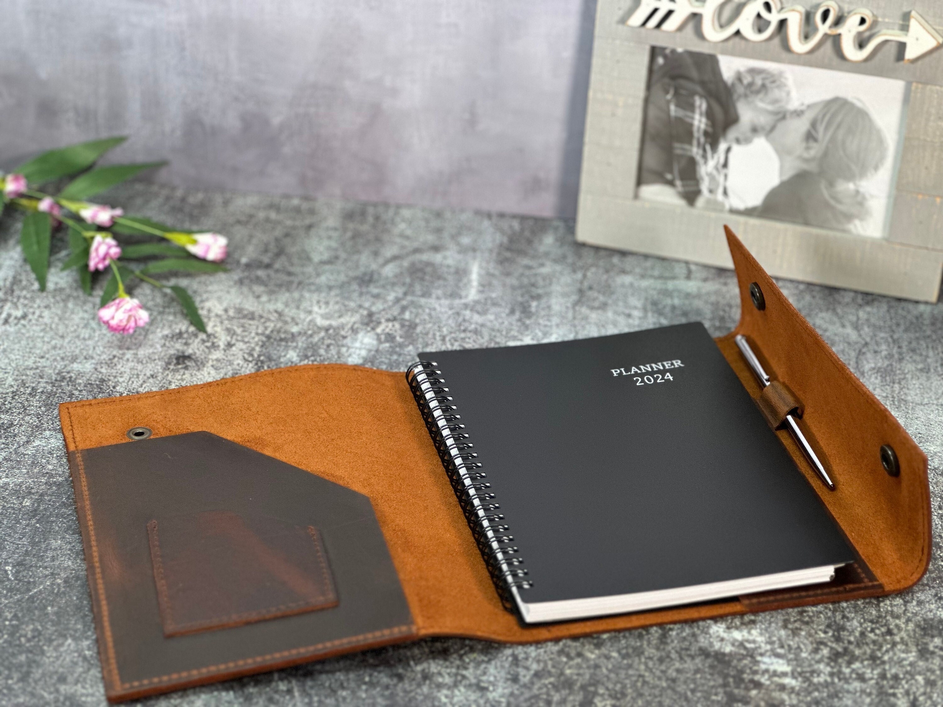 Wholesale leather planner cover With Elaborate Features 