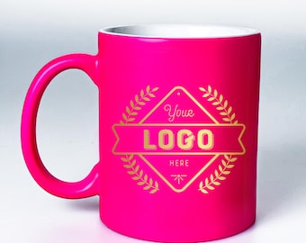 Taza de café rosa fuerte con logotipo personalizado: Merchandising personalizado de la empresa