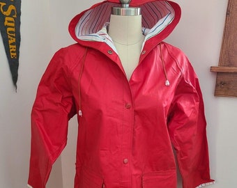 imperméable à capuche en vinyle rouge vintage / motif arc-en-ciel, veste moyenne printemps pour femme, imperméable des années 80 et 90, vêtements de pluie vintage, veste de pluie