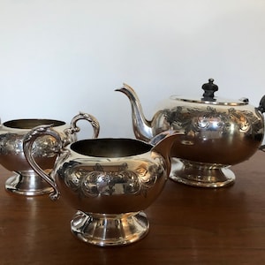 Pot de thé Silver-Plate, Creamer et Sugar Bowl. E.P.B.M.