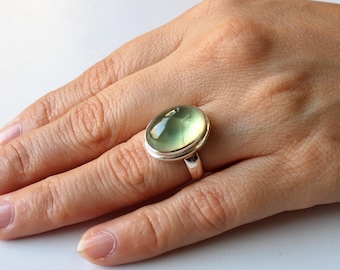 Anillo de plata de ley con prehnita natural, anillo llamativo hecho a mano.