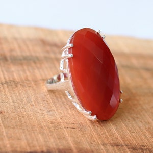 Anillo de ónix rojo natural, anillo de plata de ley, anillo de cóctel, anillo de compromiso alternativo, anillo boho, anillo de piedra de nacimiento, joyería de ónix rojo