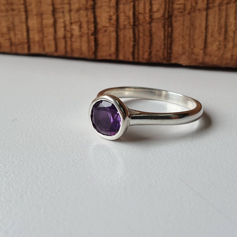 Sterling silver ring Natural Amethyst ring dainty minimalist ring hammered band statement gemstone ring