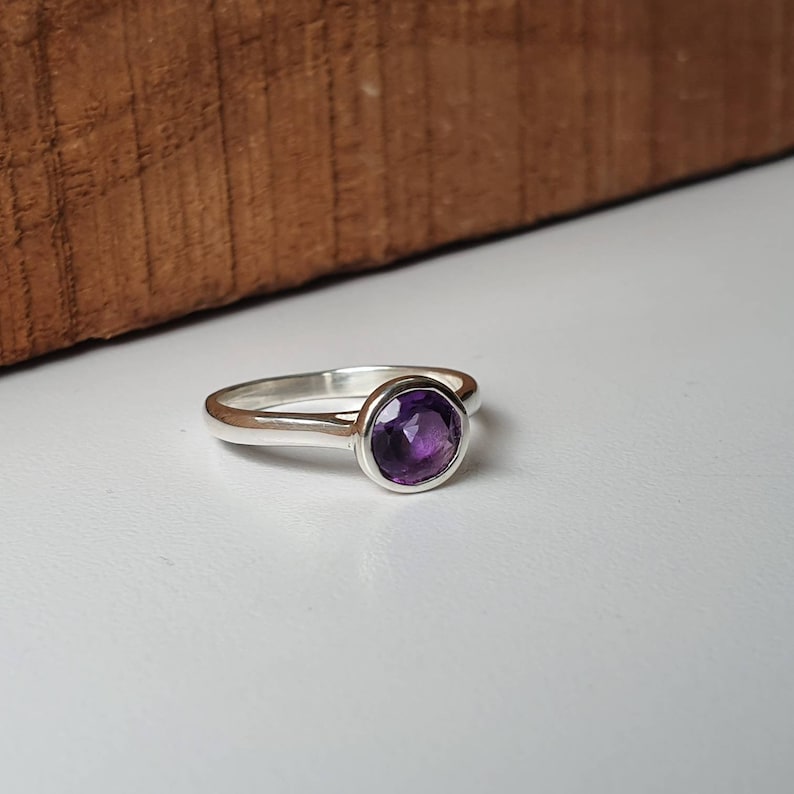 Sterling silver ring Natural Amethyst ring dainty minimalist ring hammered band statement gemstone ring