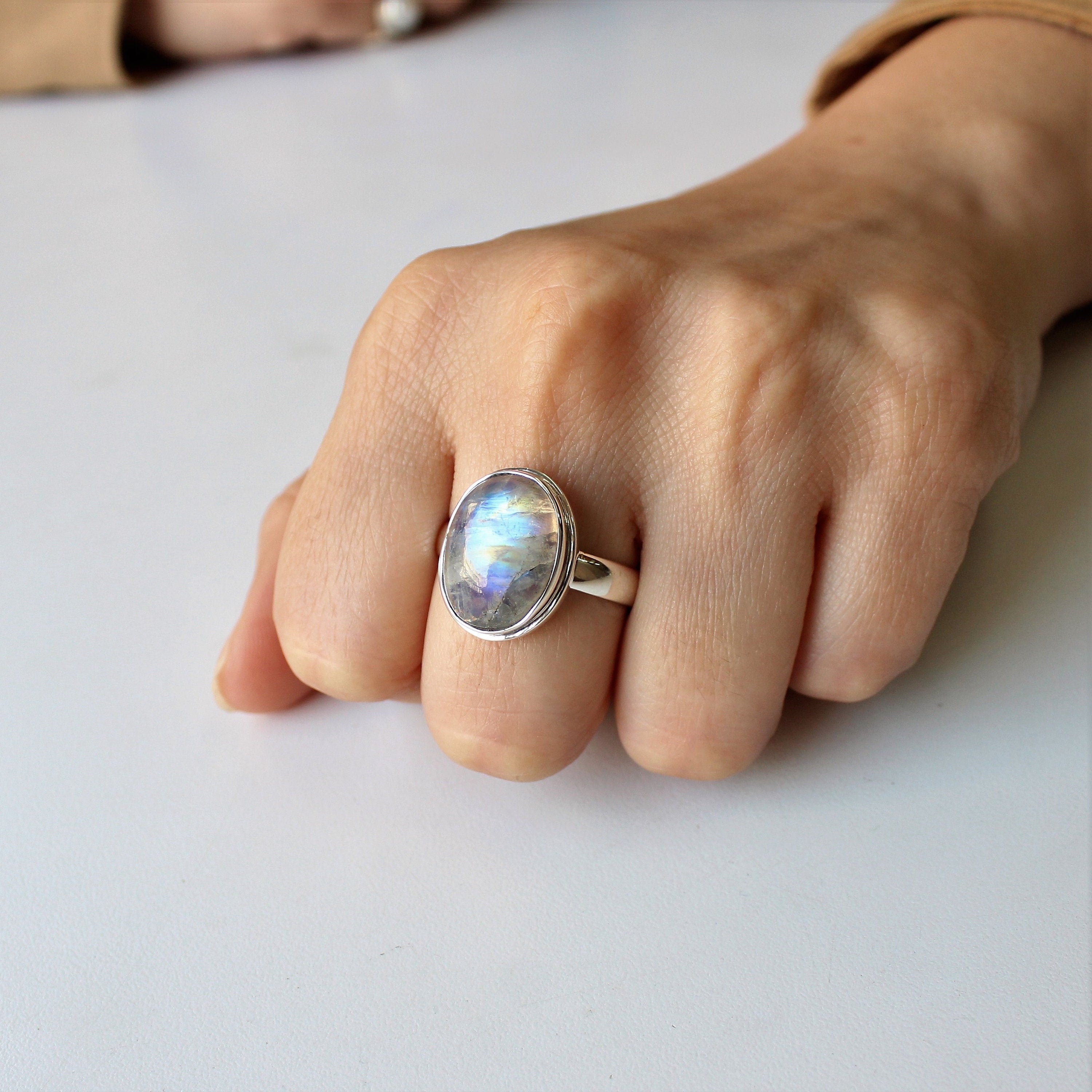 AAA Regenbogen Mondstein Ring, Bold Sterling Silber Statement Ring, alternative Verlobungsring, 100% handgefertigt, indianischer Stil
