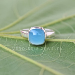 Anillo de calcedonia azul, Anillo de plata de primera ley