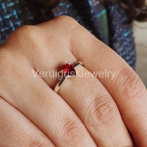 Red Garnet Ring, Sterling Silver jewelry, Garnet jewelry, Valentine’s Day gift, Birthstone Ring, gemstone jewelry, Dainty ring, Minimalist