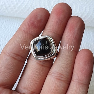 Black Onyx gemstone sterling silver ring, Handmade, Gemstone jewelry, December Birthstone Rings, Silver jewelry, Onyx Jewelry, Minimalist