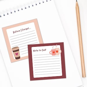 Pode incluir: Dois blocos de notas rosa e marrom com papel pautado. Um bloco de notas tem o texto "Antes que eu esqueça..." e uma xícara de café de desenho animado. O outro bloco de notas tem o texto "Nota para mim mesmo" e duas xícaras de café de desenho animado com corações.