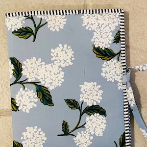Custodia per ricamo Rifle Paper Co. Custodia per punto croce. Organizer per ricamo. Custodia per artigianato da asporto. Custodia per ricamo da asporto.