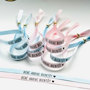 Set di braccialetti in nastro di raso GENDER REVEAL con testo personalizzabile (10 maschietto e 10 femminuccia) e dado di chiusura, baby shower