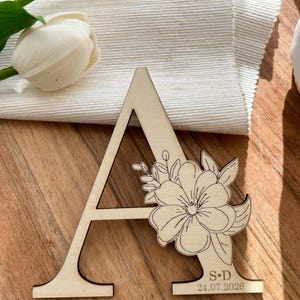 Initial place cards with magnet. Details for events. Wedding, communion, baptism