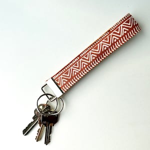 Schlüsselanhänger | Boho Rost und Creme Stoff | Azteken Muster Armband Schlüsselanhänger