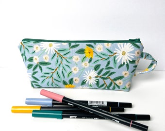 Rifle Paper Co. Daisy Fields Pencil Pouch: Borsa con cerniera floreale