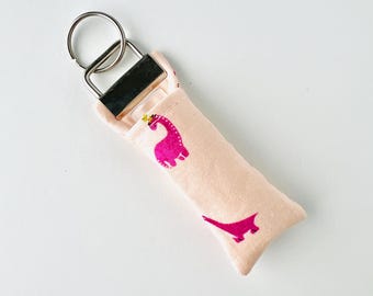 Portachiavi con balsamo per labbra / Dinosauri rosa / Tessuto Cotton + Steel Happy Dina Blush