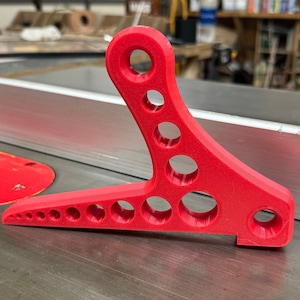 Tischkreissäge Schiebestock für Holzarbeiter, sicherere Schnitte, Holzbearbeitung, Schreinerei, Woodshop, DIY-Projekte, Sicherheitswerkzeug, ergonomisches Design