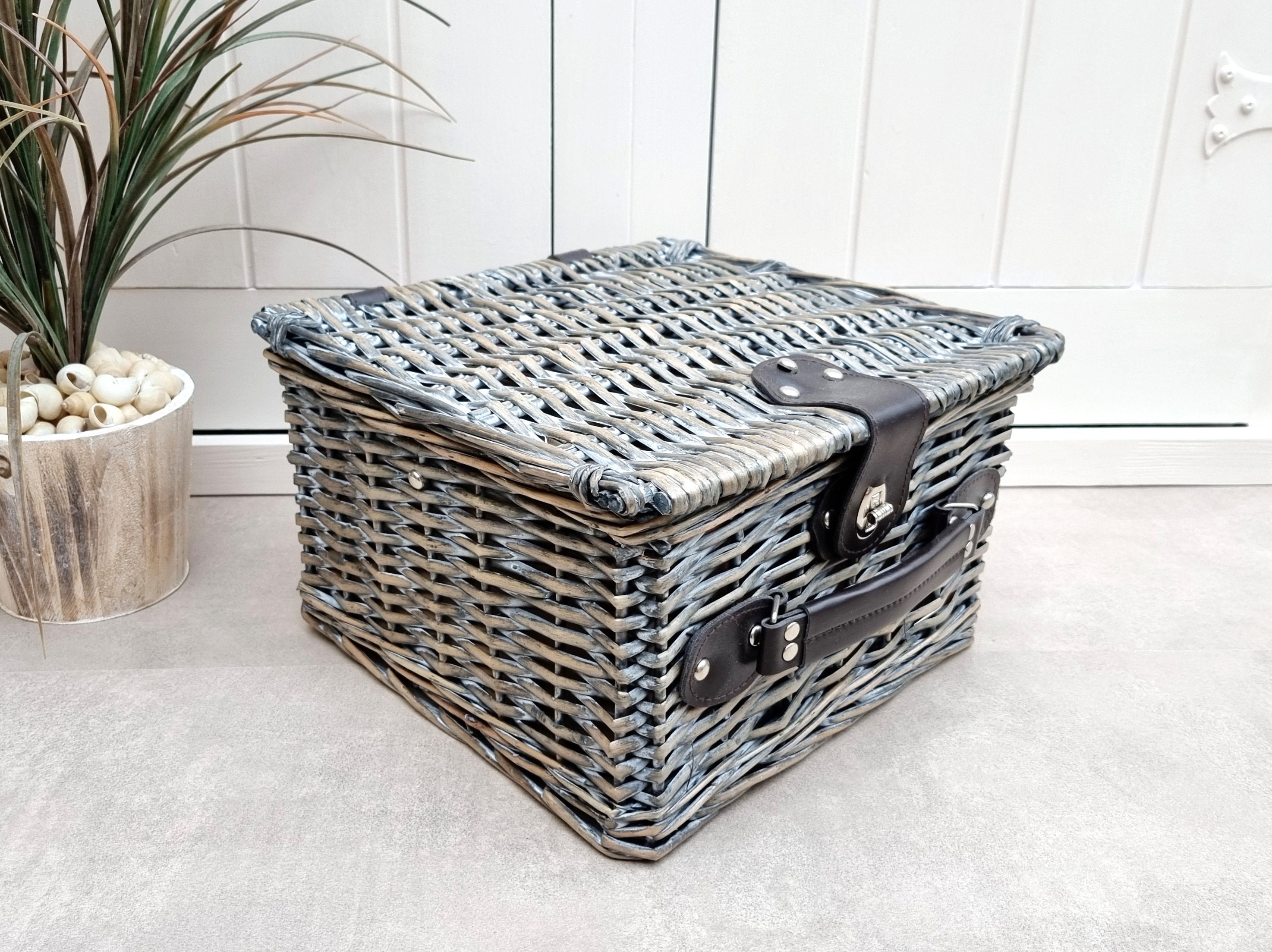 picnic basket for 2 with blanket