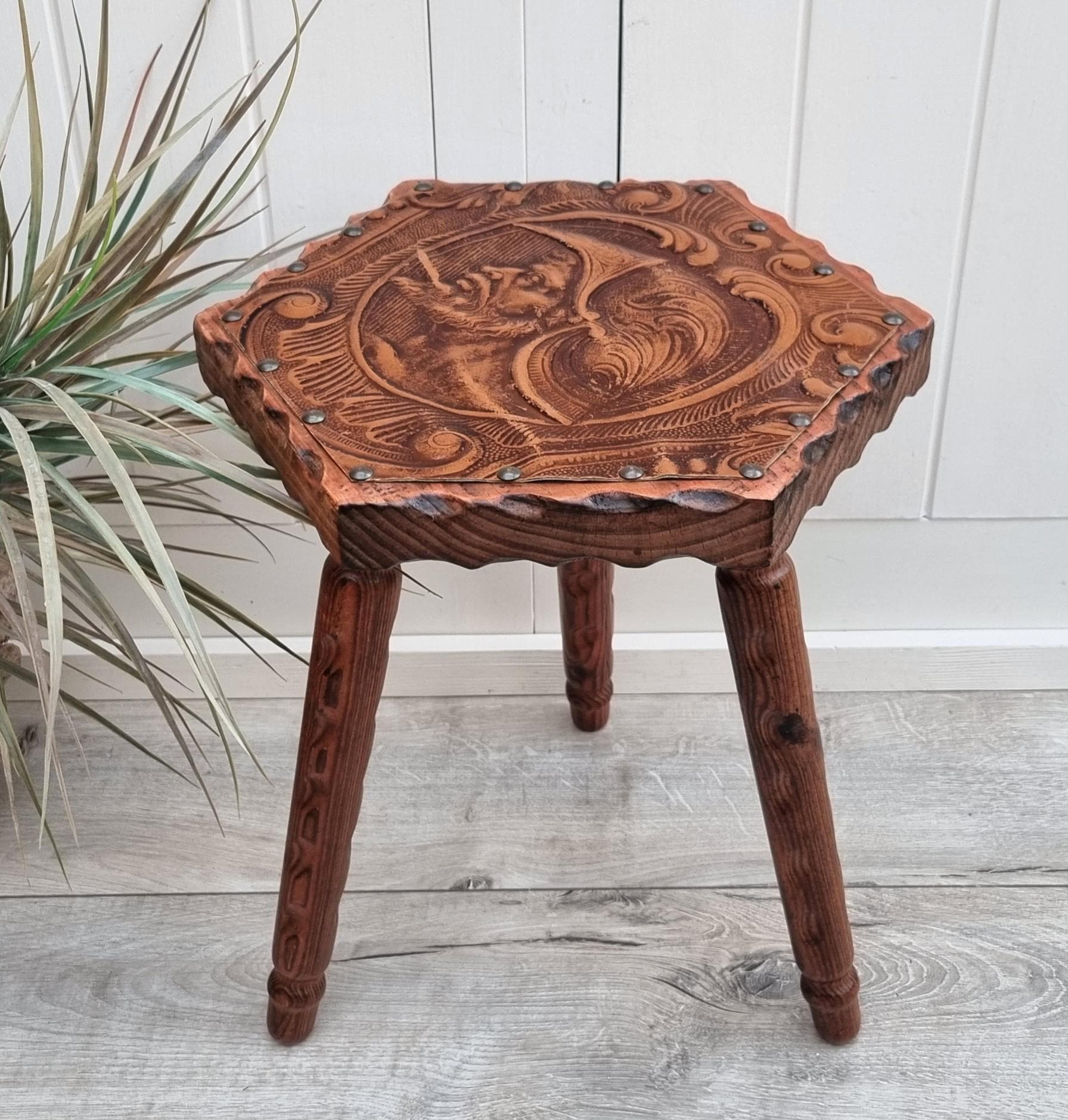 Three legged stool - Etsy 日本