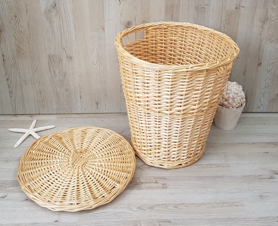 Panier à linge en osier vintage