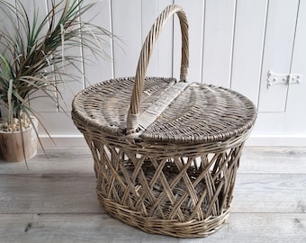 Vintage British 'Amberley' Picnic Basket w original China