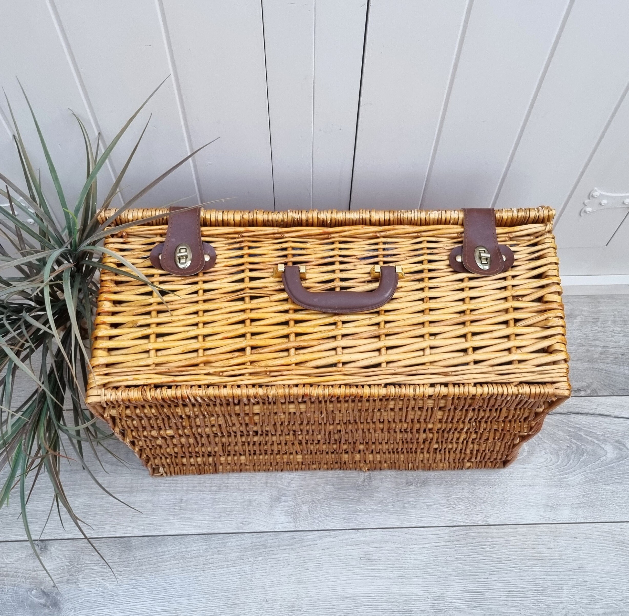 Vintage Wicker Picnic Basket, Complete Picnic Basket, Picnic