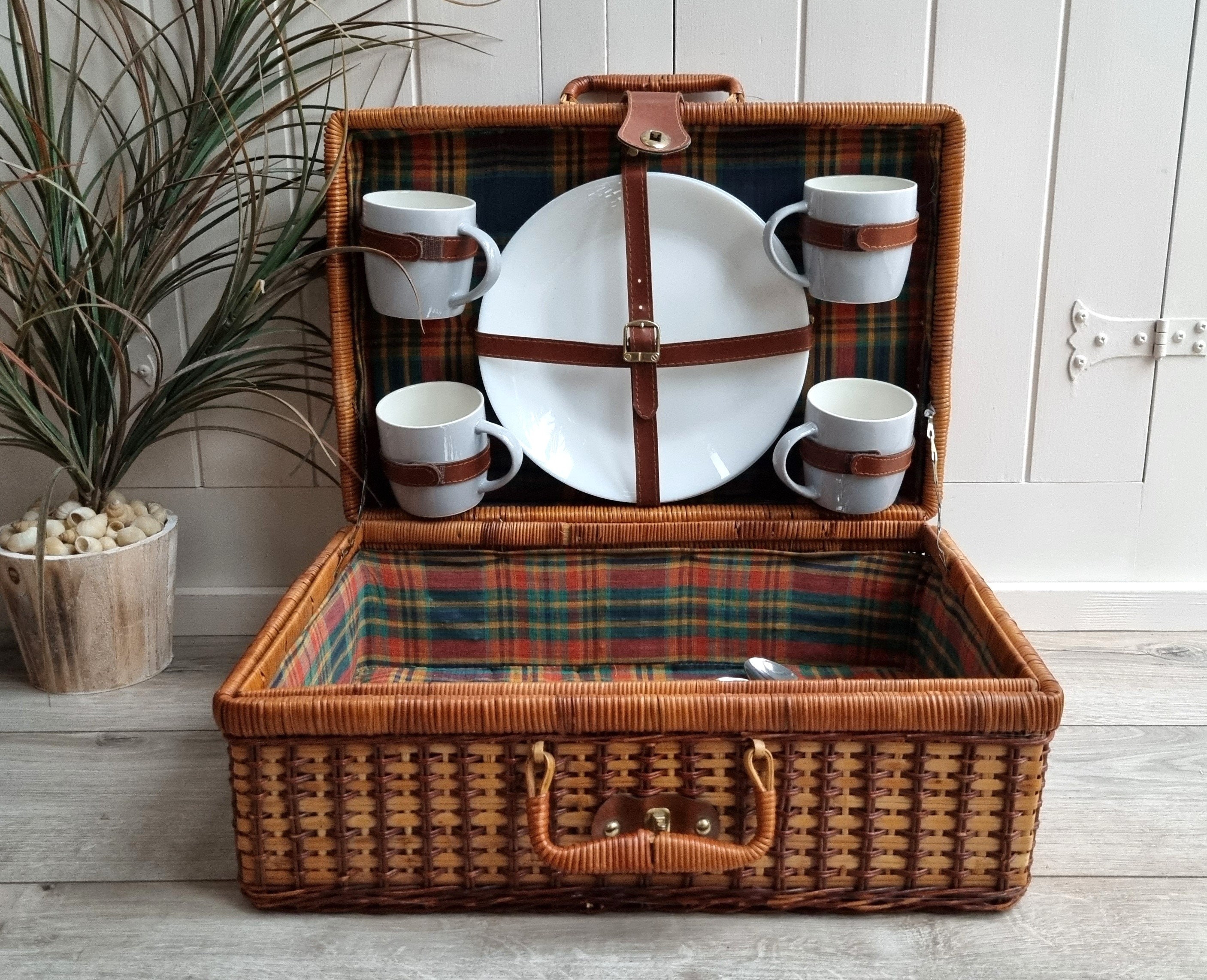 Vintage picnic basket deals