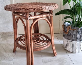 Sidobord i rotting med bambuben, bohemisk kustinredning