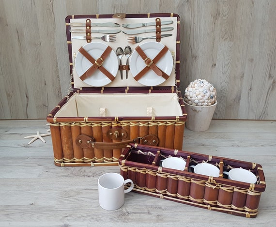 Beautiful vintage bamboo picnic basket, Complete p