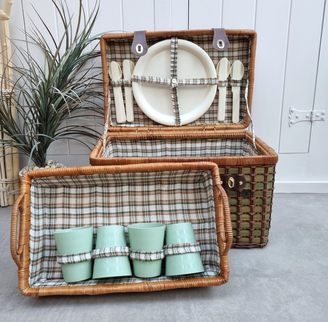 Wicker Picnic Basket With Serving Tray, Complete Picnic Basket, Picnic ...