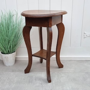 Tavolino laterale rotondo a 2 ripiani, tavolino marrone scuro, tavolino porta lampada, tavolino porta piante, tavolino laterale a due ripiani, arredamento vintage