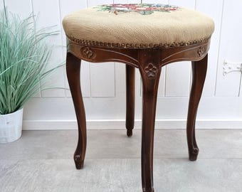 Vintage-Hocker mit Stickerei, runder gepolsterter Hocker