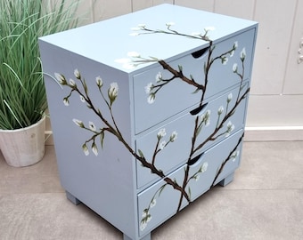 Comodino vintage in legno dipinto a mano, comodino floreale blu