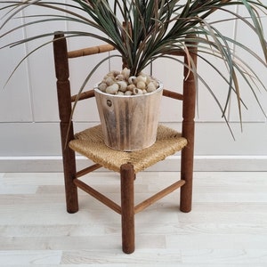 Pflanzenständer aus Holz, Binsensitzstuhl für Puppe, Strickstuhl, Puppeneckform Holzstuhl, Landhausstil, Bauernhaus Dekor
