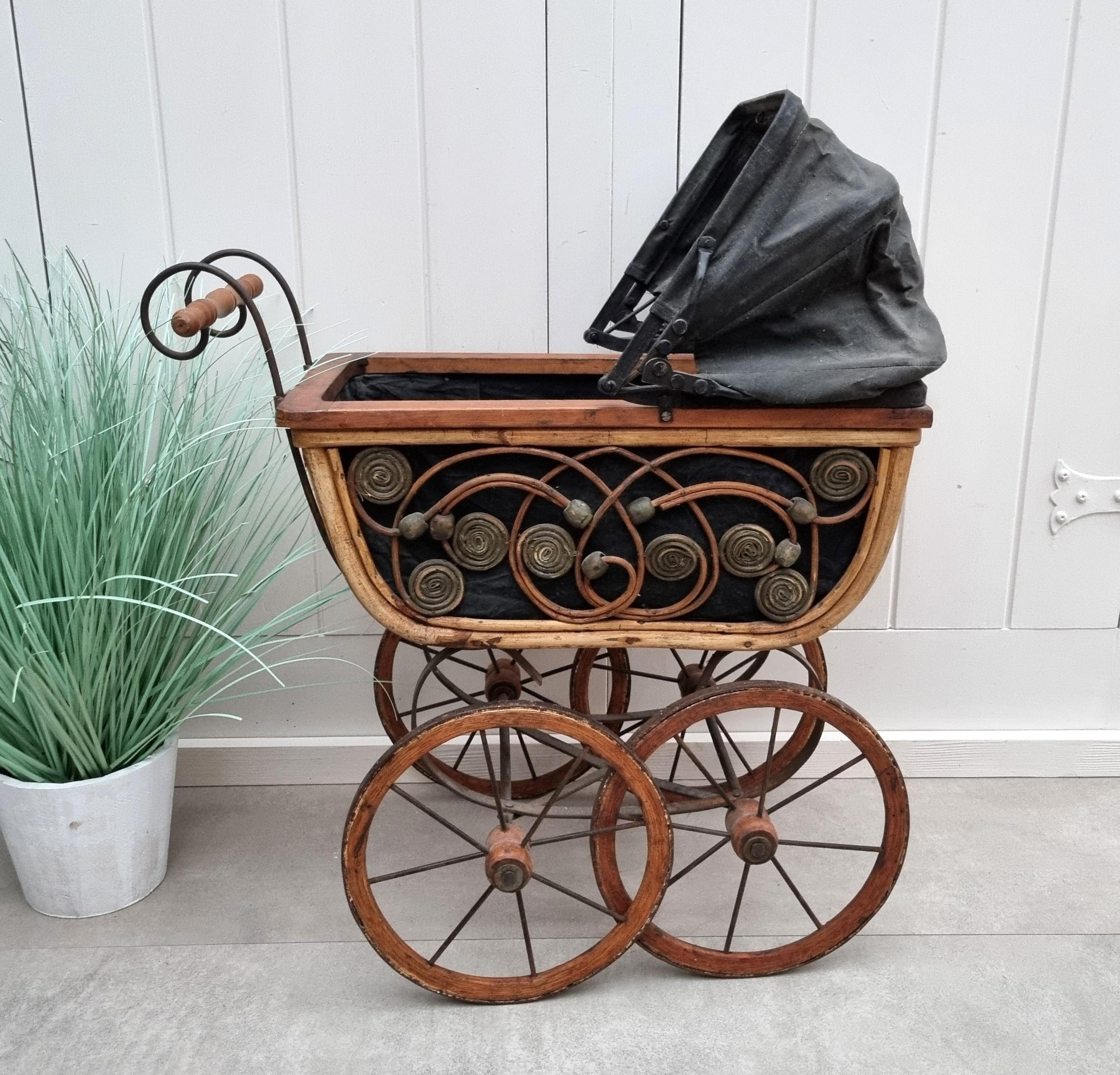 Ancien Landeau Pour Poupée - Jouet Vintage