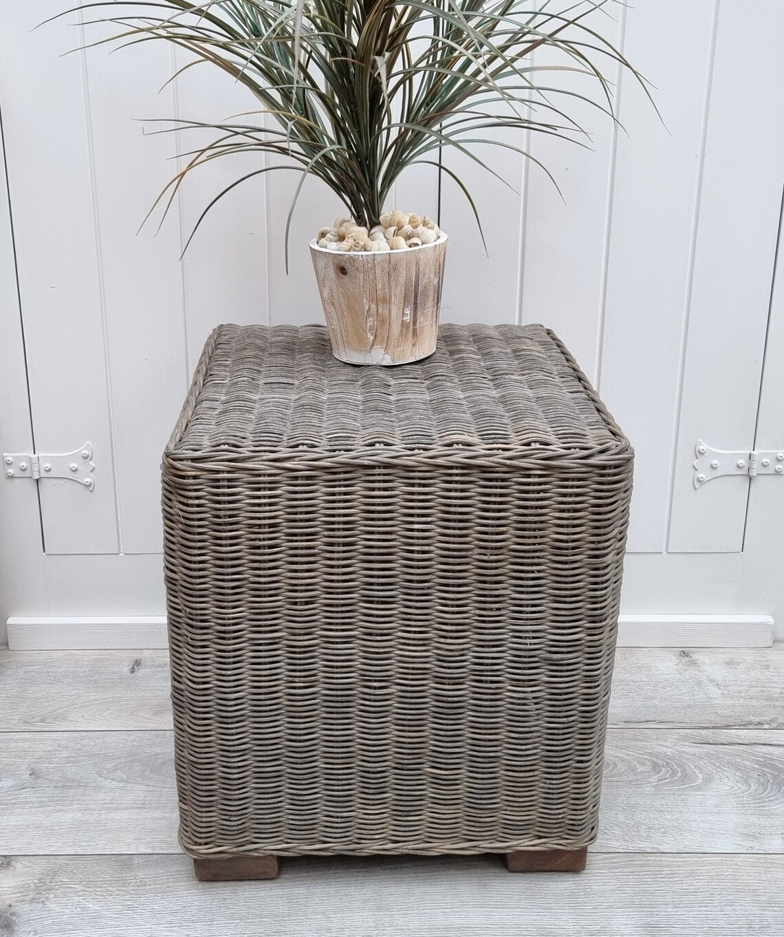 Square Wicker Ottoman, Bamboo Stool, Wicker Footstool, Lamp Table, Plant Stand, Side Table, Coastal Decor, Beach House Decor, foto 1 di 5