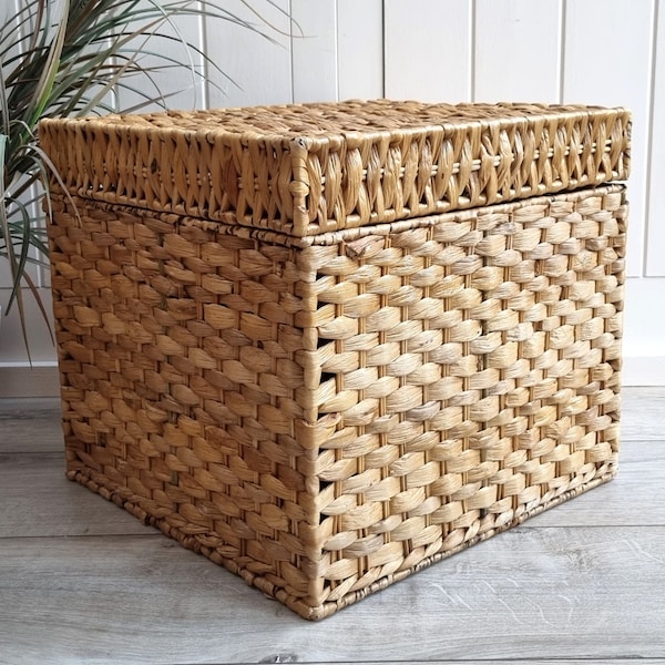 Panier en osier carré avec couvercle, vintage, osier de jacinthe d'eau, décor robuste et côtier, panier de rangement