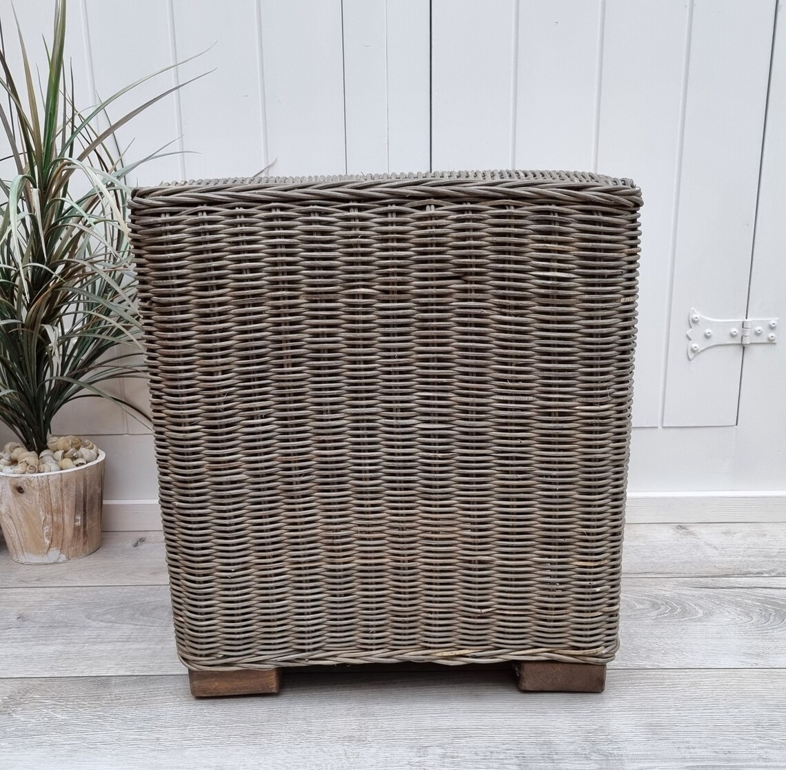 Square Wicker Ottoman, Bamboo Stool, Wicker Footstool, Lamp Table, Plant Stand, Side Table, Coastal Decor, Beach House Decor, foto 4 di 5