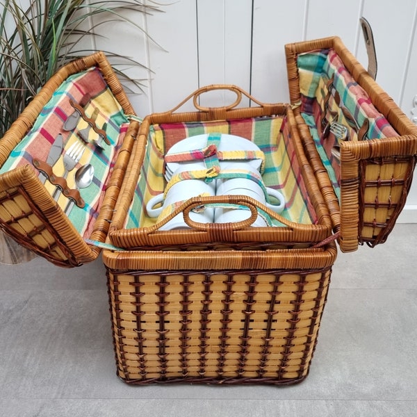 Vintage Wicker Picnic Basket with Serving Tray, Complete Picnic Basket, Picnic for 4, Hamper, Coastal decor, Farmhouse decor