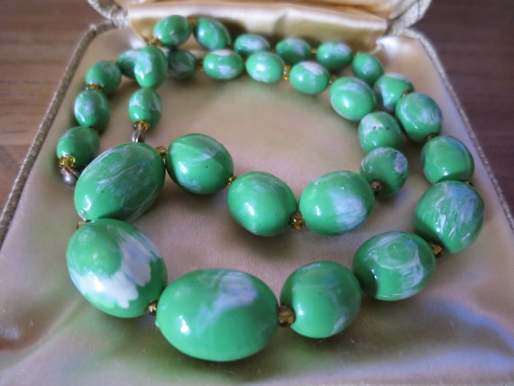 A vintage marbled green Lucite bead necklace C 196