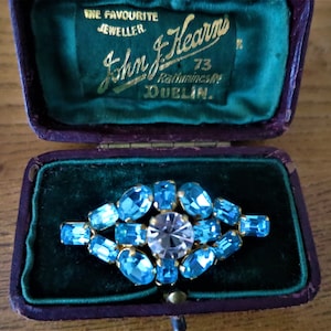 A pretty vintage two tone paste brooch with original box