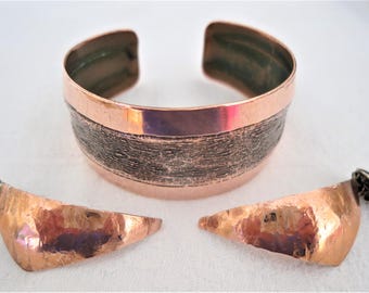 A vintage arty &quot;Moda&quot; copper bangle and matching earrings C 1960&#39;s