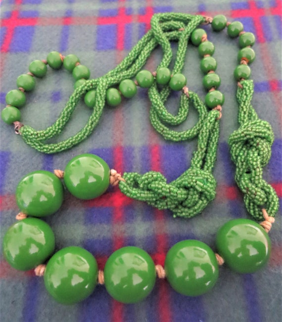A lovely vintage long large bead emerald green Lu… - image 2