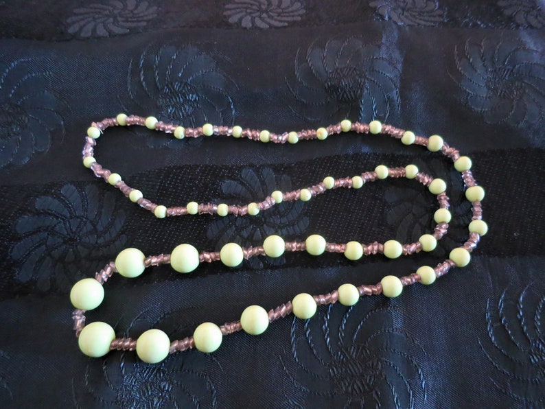 An unusual vintage Art Deco pale green Lime glass bead necklace image 2