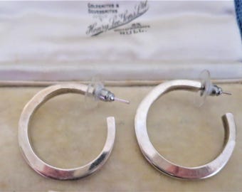 A pair of vintage chunky 925 silver hoop earrings - weight 10.9 gm